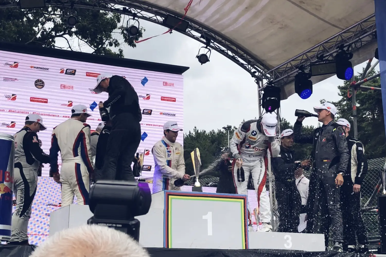 Jamie Vandenbalck op het podium na zijn klassewinst in de 24 Hours of Zolder 2019